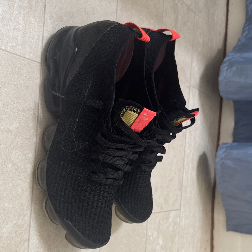 Nike vapor max Black and Red Athletic Shoes